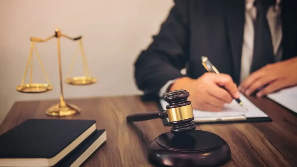 تفاوت وکیل مدنی و وکیل دادگستری