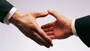 عدول از شرط داوری : مراجعه به دادگاه با وجود شرط داوری:نکات مهم اعتراض به رای داوری